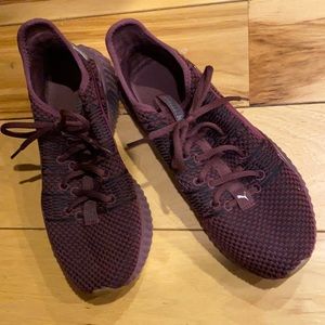 Women’s Puma Tennis Shoes 7.5 Sharp Looking